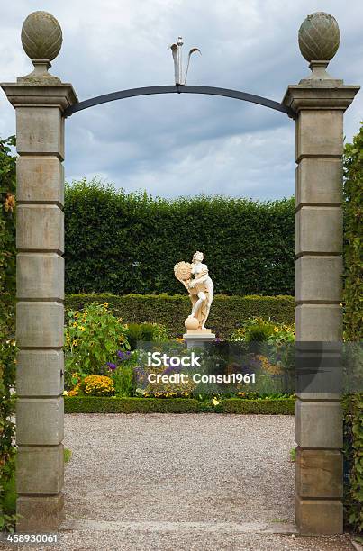 Pequeño Encapsulado Al Jardín Foto de stock y más banco de imágenes de Abierto - Abierto, Accesibilidad, Aire libre