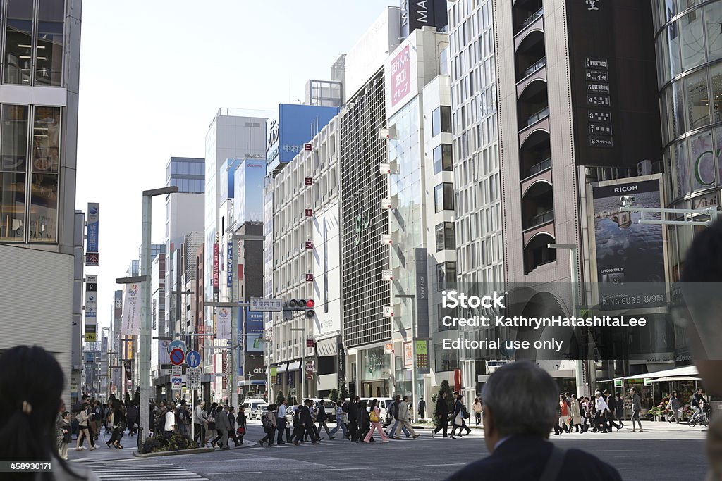 행인들 건널목 4-chome 스트리트 Ginza, 도쿄, 일본 - 로열티 프리 거리 스톡 사진