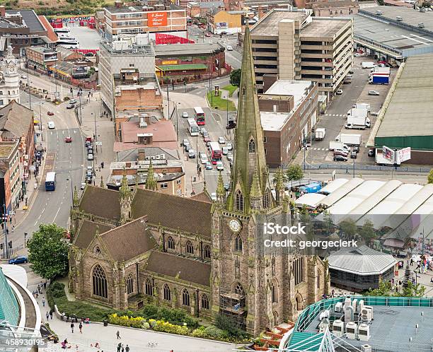 Iglesia De St Martin La Plaza De Toros En Birmingham Foto de stock y más banco de imágenes de Aguja - Chapitel