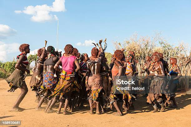 Foto de Bull Saltar Cerimônia e mais fotos de stock de Dançar - Dançar, Etiópia, África