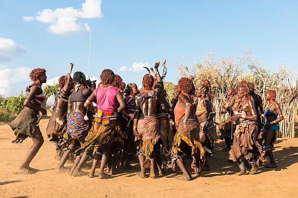 bull jumping ceremony - africa ethiopia indigenous culture african tribal culture стоковые фото и изображения