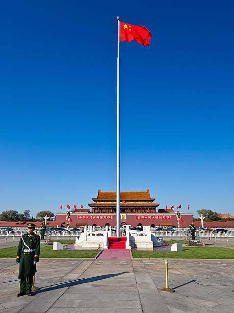 площадь тяньаньмэнь и запретный город в пекине, китай - gate of divine military genius стоковые фото и изображения