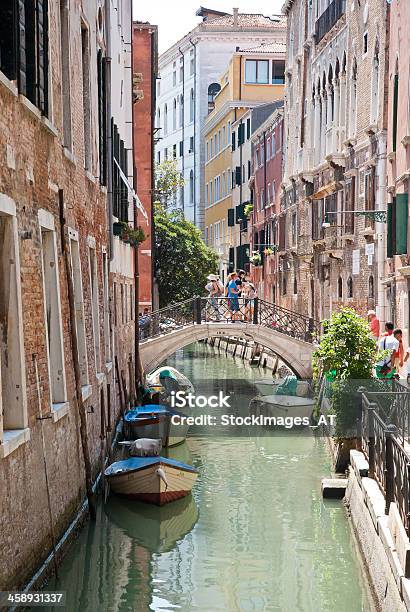 Romântica Veneza Água Alley - Fotografias de stock e mais imagens de Beco - Beco, Veneza - Itália, 12 Horas