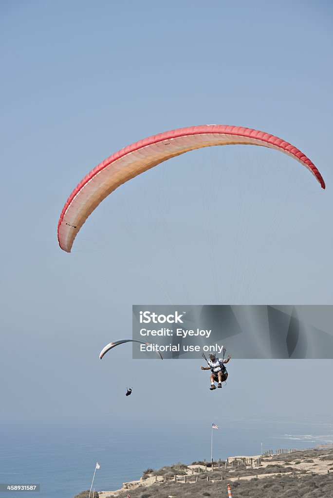 Deltas na Torrey Pines Gliderport, San Diego, Califórnia - Foto de stock de Atividade Recreativa royalty-free