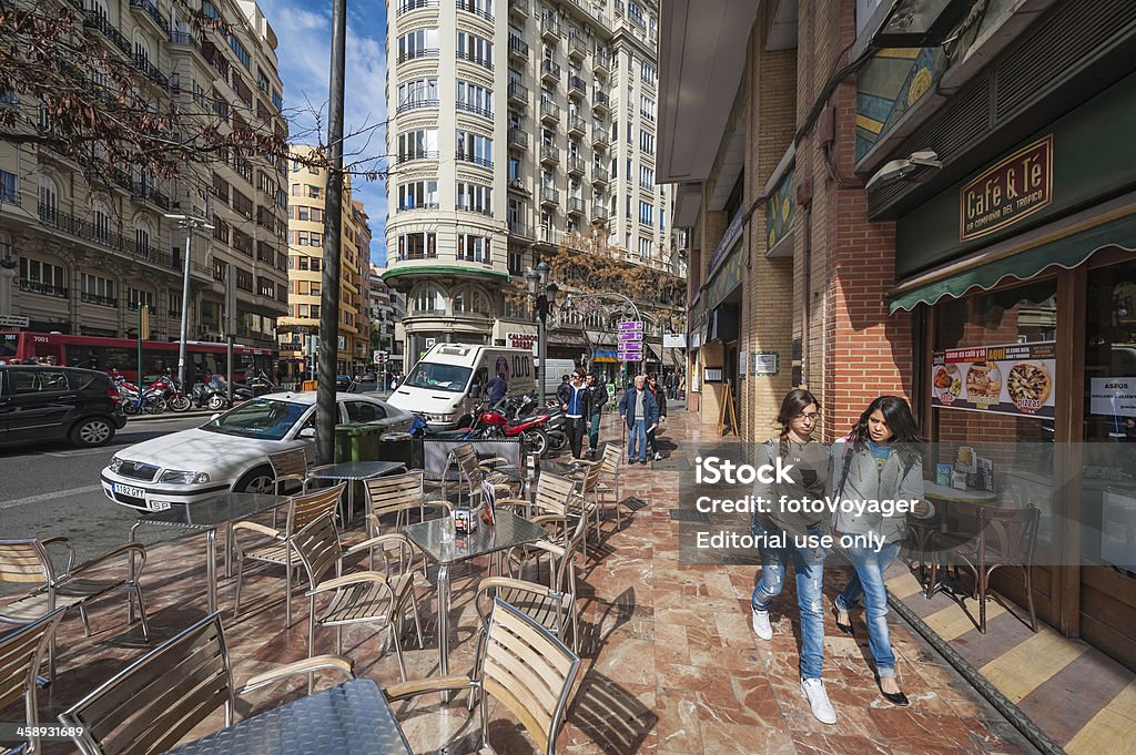 España en la acera street scene Valenica - Foto de stock de Acera libre de derechos