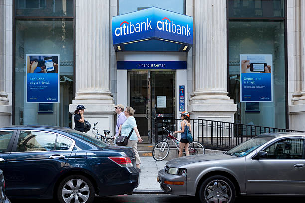 citibank bank branch en brooklyn, nueva york - named financial services company fotografías e imágenes de stock