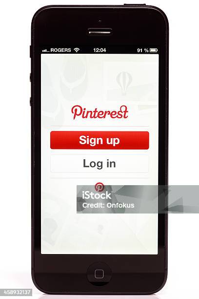 Яблочный Iphone 5 Pinterest Login Screen Изолированные На Белом Фоне — стоковые фотографии и другие картинки Pinterest