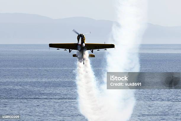 Foto de Acrobacias e mais fotos de stock de Acenar - Acenar, Antigo, Asa de aeronave