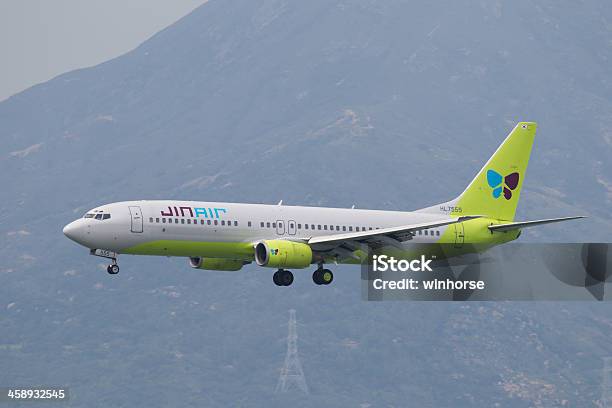 Foto de Jin Air Boeing 737 e mais fotos de stock de Aeroporto - Aeroporto, Aeroporto Internacional de Hong Kong, Avião