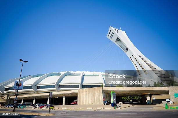 Estadio Olímpico De Montreal Foto de stock y más banco de imágenes de Aire libre - Aire libre, Arquitectura, Arquitectura exterior