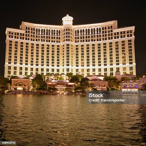 Hotel Bellagio Und Brunnen In Las Vegas Stockfoto und mehr Bilder von Beleuchtet - Beleuchtet, Fotografie, Fotografieren