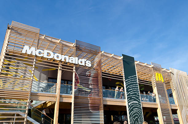 mcdonald's restaurante para os jogos olímpicos de londres 2012 - 2012 summer olympics london olympic park london london england window imagens e fotografias de stock