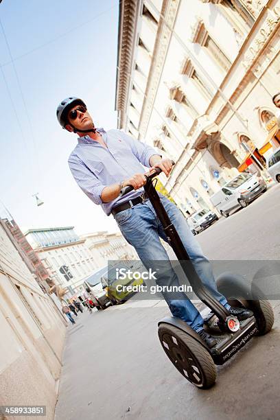 Foto de Homem Em Segway Em Milãocentro Da Cidade e mais fotos de stock de Segway - Segway, Capacete - Equipamento, Adulto