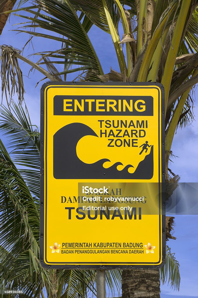 Eingabe tsunami hazard zone sign - Lizenzfrei Achtung Gefahrenzone Stock-Foto