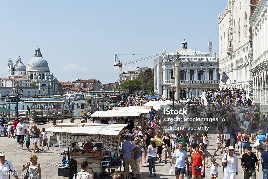 Tourisme de masse de Venise-Santa Maria della Salute - Photo de Boutique de souvenirs libre de droits
