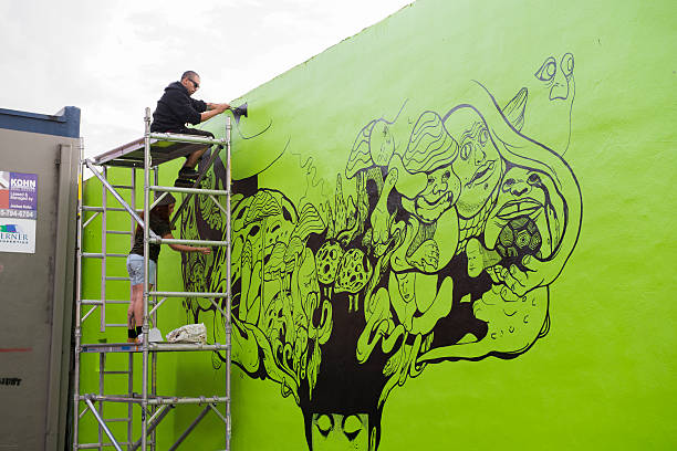 городской wynwood майами зеленый стенная роспись уличного искусства живопись чехол grafitti - us 2012 стоковые фото и изображения