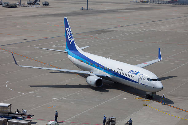 all nippon airways boeing 737-800 - chubu centrair international airport - fotografias e filmes do acervo