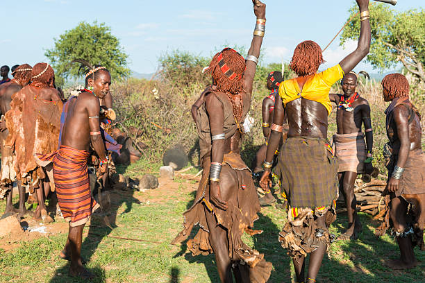 ブルジャンプセレモニー - dancing africa ethiopian culture ethiopia ストックフォトと画像