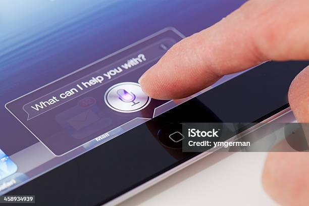 Siri 앱을 사용하여 Ipad에서 Os 6 태블릿에 대한 스톡 사진 및 기타 이미지 - 태블릿, iPad, 디지털 화면