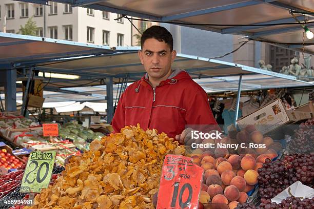 Fornecedor De Suporte De Fruta Hotorget Estocolmo Suécia - Fotografias de stock e mais imagens de Adulto