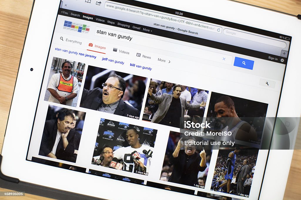 Stan Van Gundy no iPad - Foto de stock de Branco royalty-free