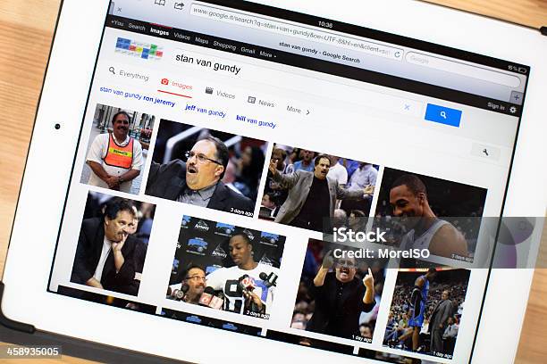 Foto de Stan Van Gundy No Ipad e mais fotos de stock de Branco - Branco, Cesta de Basquete, Cesto