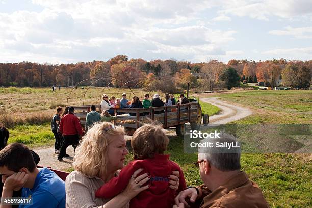 Hayride Stockfoto und mehr Bilder von Heuwagenfahrt - Heuwagenfahrt, Herbst, Riding