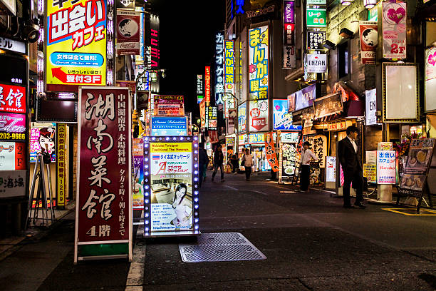 kabukicho tokyo giappone - prostitution night horizontal outdoors foto e immagini stock