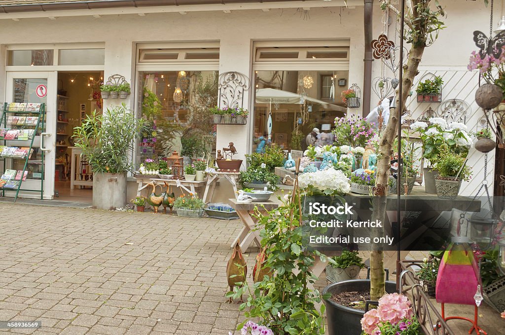 Typischen kleinen shop mit Kunst und Kunsthandwerk in Deutschland - Lizenzfrei Andenkenladen Stock-Foto