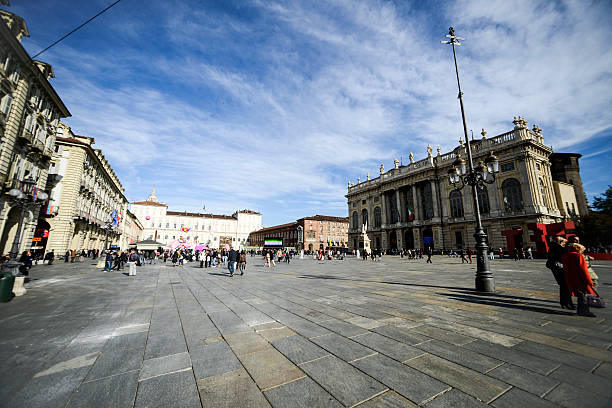 königspalast in turin und dem palazzo madama - palazzo reale turin stock-fotos und bilder