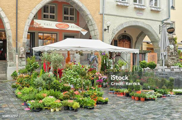 Florist Mit Vielen Pflanzen Im Street Stockfoto und mehr Bilder von Blumenhändler - Blumenhändler, Städtische Straße, Baden-Württemberg