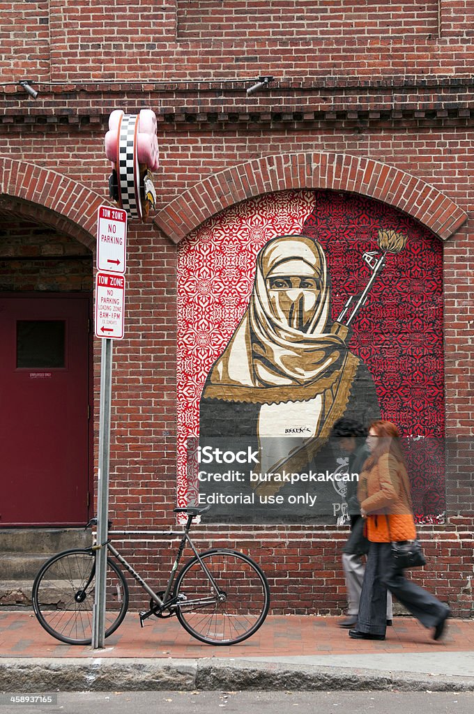 Wandgemälde installiert von Shepard Fairey, Harvard Square, Boston, USA - Lizenzfrei Shepard Fairey Stock-Foto