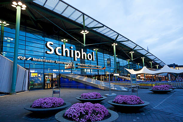 aeroporto de schiphol editorial # 3 xxxl - editorial building exterior built structure travel destinations - fotografias e filmes do acervo
