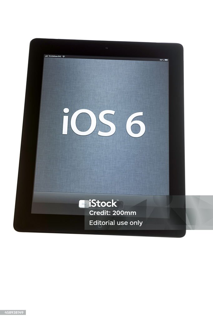 iPad iOS 6 en la pantalla. - Foto de stock de Aparato de telecomunicación libre de derechos
