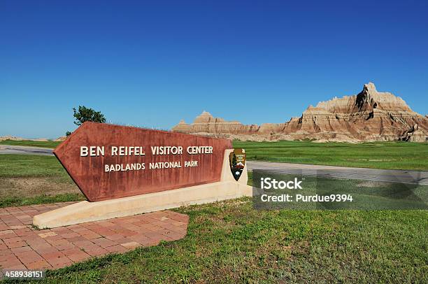 ベン Reifel ビジターセンターでバッドランズ National Park South Dakota - バッドランズ国立公園のストックフォトや画像を多数ご用意