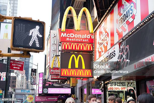 Times Square - zdjęcia stockowe i więcej obrazów McDonald's - McDonald's, Restauracja, Ameryka