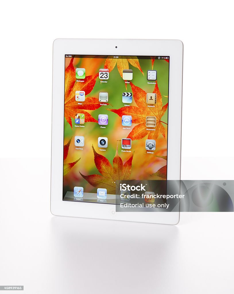 新しいアップルの Ipad 3 ホワイトバージョンのテーブル - iPadのロイヤリティフリーストックフォト