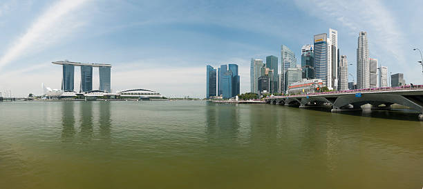 marina bay en panorama - merlion singapore marina bay lighting equipment fotografías e imágenes de stock