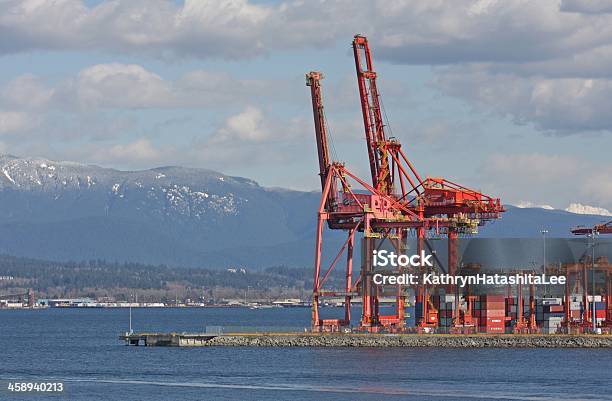 Photo libre de droit de Dockside Gantry Centerm Grues Dans Le Port De Vancouver Colombiebritannique Canada banque d'images et plus d'images libres de droit de Burrard Inlet