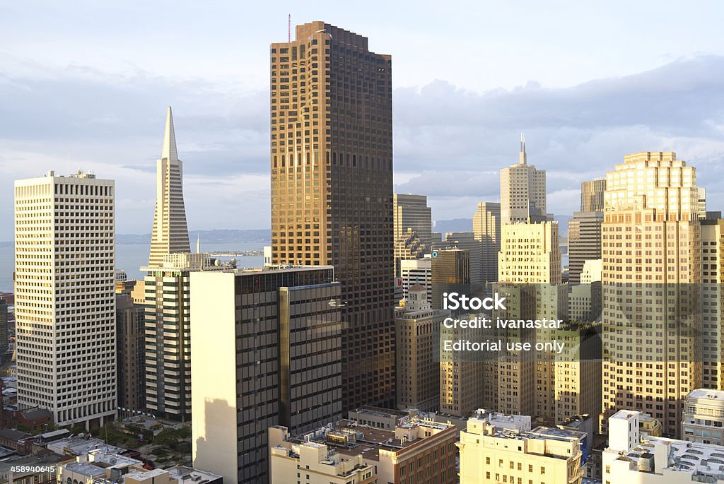 Horizonte de São Francisco ao pôr-do-sol - Foto de stock de Califórnia royalty-free