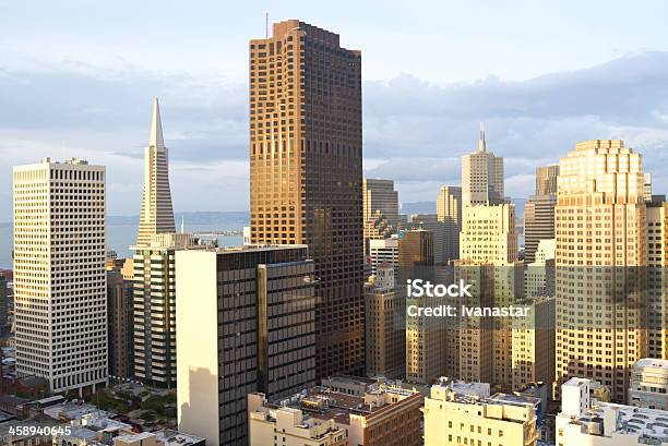 San Francisco Skyline Ao Pôr Do Sol - Fotografias de stock e mais imagens de Califórnia - Califórnia, Exterior de edifício, São Francisco - Califórnia