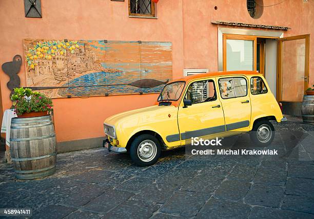 Renault 4 — стоковые фотографии и другие картинки Четара - Четара, Амальфийское побережье, Впереди
