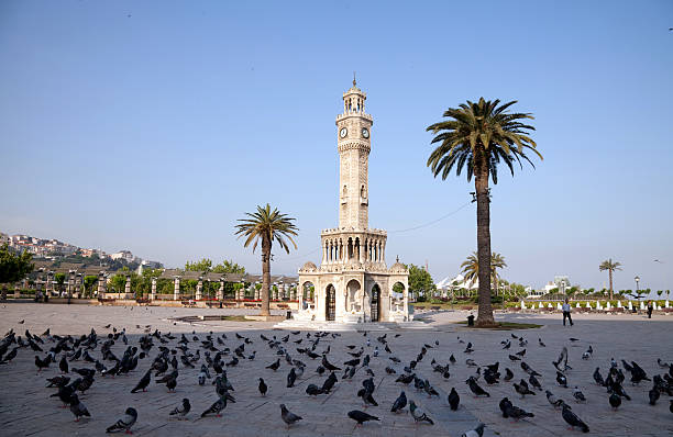 izmir konak square y torre de reloj - izmir turkey konak clock tower fotografías e imágenes de stock