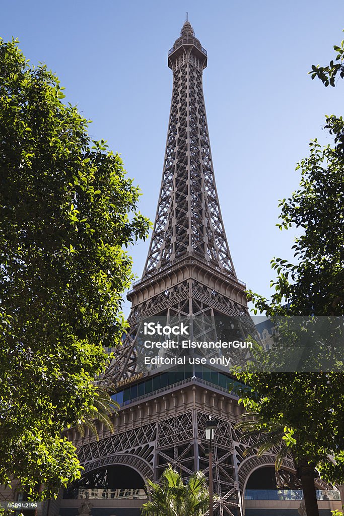 replica della Torre Eiffel di Las Vegas - Foto stock royalty-free di Albero