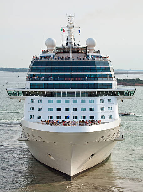 celebrity-silhouette - editorial sea white ship stock-fotos und bilder