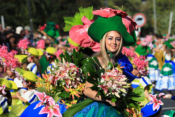 as bailarinas festival de flor de madeira, portugal - flower parade imagens e fotografias de stock