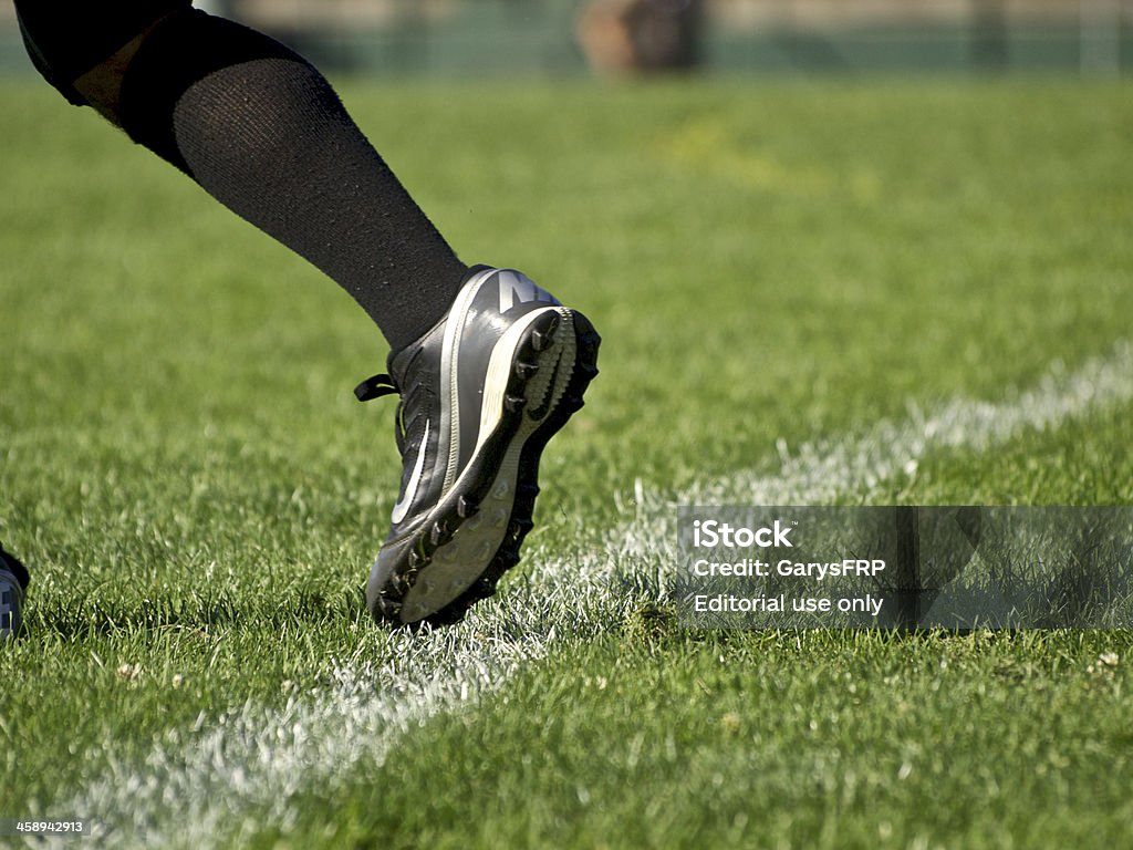 Futebol Americano campo pernas e sapatos de corrida Nike jovem - Royalty-free Nike - Marca de Designer Foto de stock