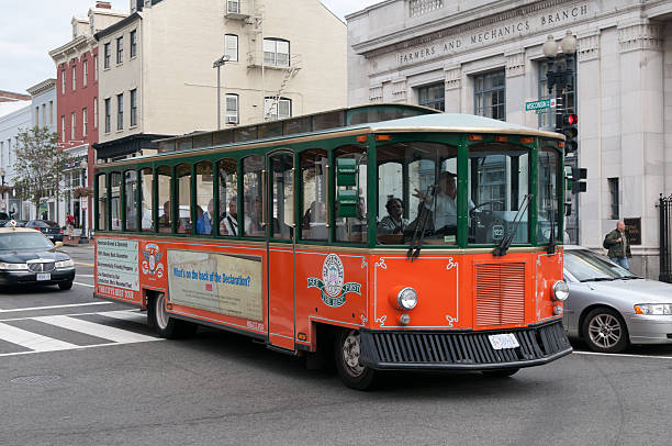 antiga cidade de cidade de carro de turismo em georgetown, washington, d.c., eua - bus transportation georgetown washington dc washington dc imagens e fotografias de stock