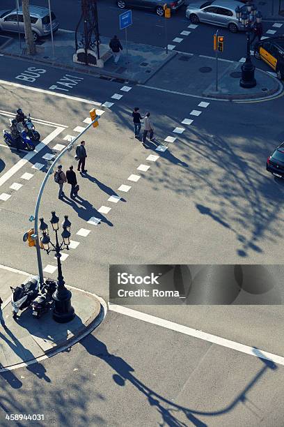 Il Traffico - Fotografie stock e altre immagini di Incrocio stradale - Incrocio stradale, Spagna, Ambientazione esterna