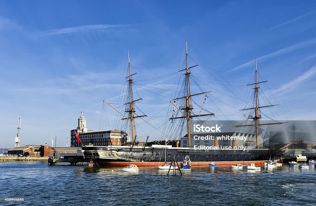 HMS Wojownik i Portsmouth Dockyard - Zbiór zdjęć royalty-free (Anglia)